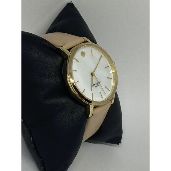 Kate Spade New York Metro 0073 Women Beige Leather Analog Dial Wrist Watch MP627